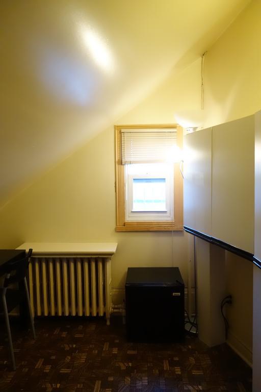 Spadina 11 Guesthouse تورونتو الغرفة الصورة