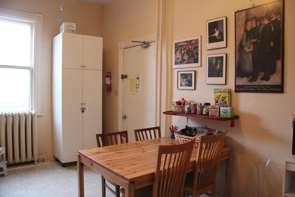 Spadina 11 Guesthouse تورونتو المظهر الخارجي الصورة