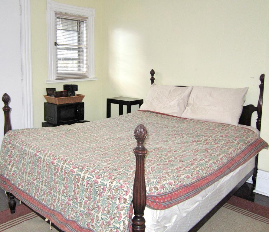 Spadina 11 Guesthouse تورونتو المظهر الخارجي الصورة