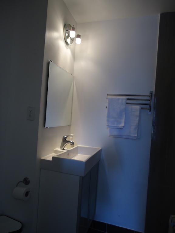 Spadina 11 Guesthouse تورونتو المظهر الخارجي الصورة