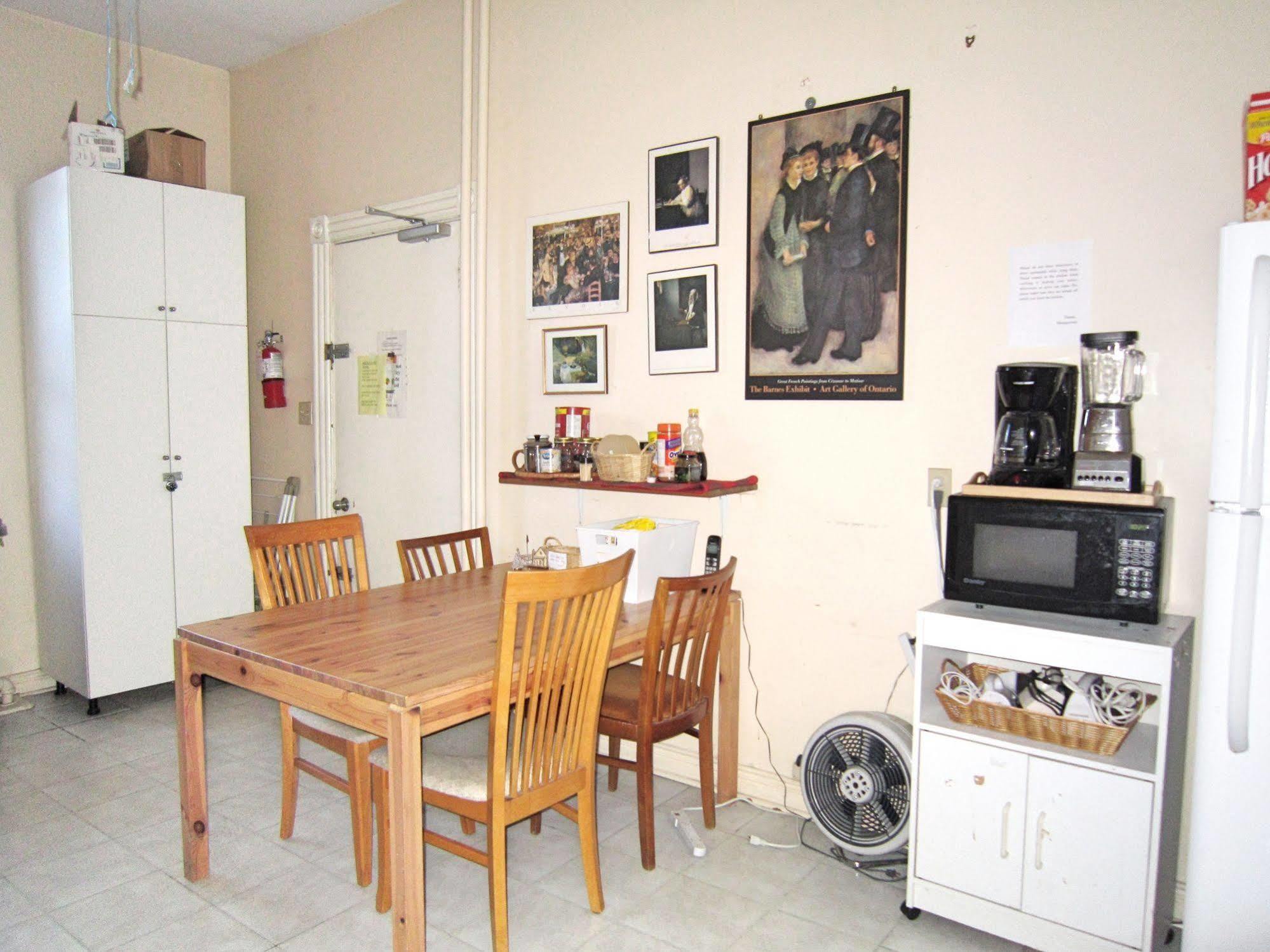 Spadina 11 Guesthouse تورونتو المظهر الخارجي الصورة