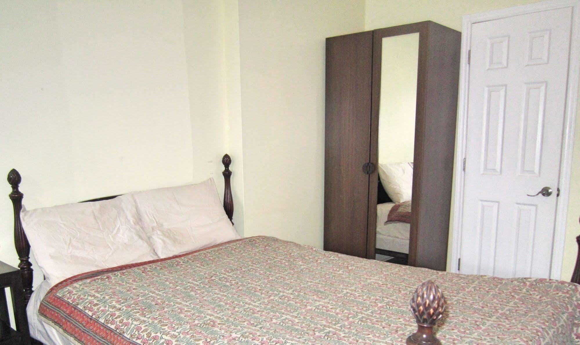 Spadina 11 Guesthouse تورونتو المظهر الخارجي الصورة