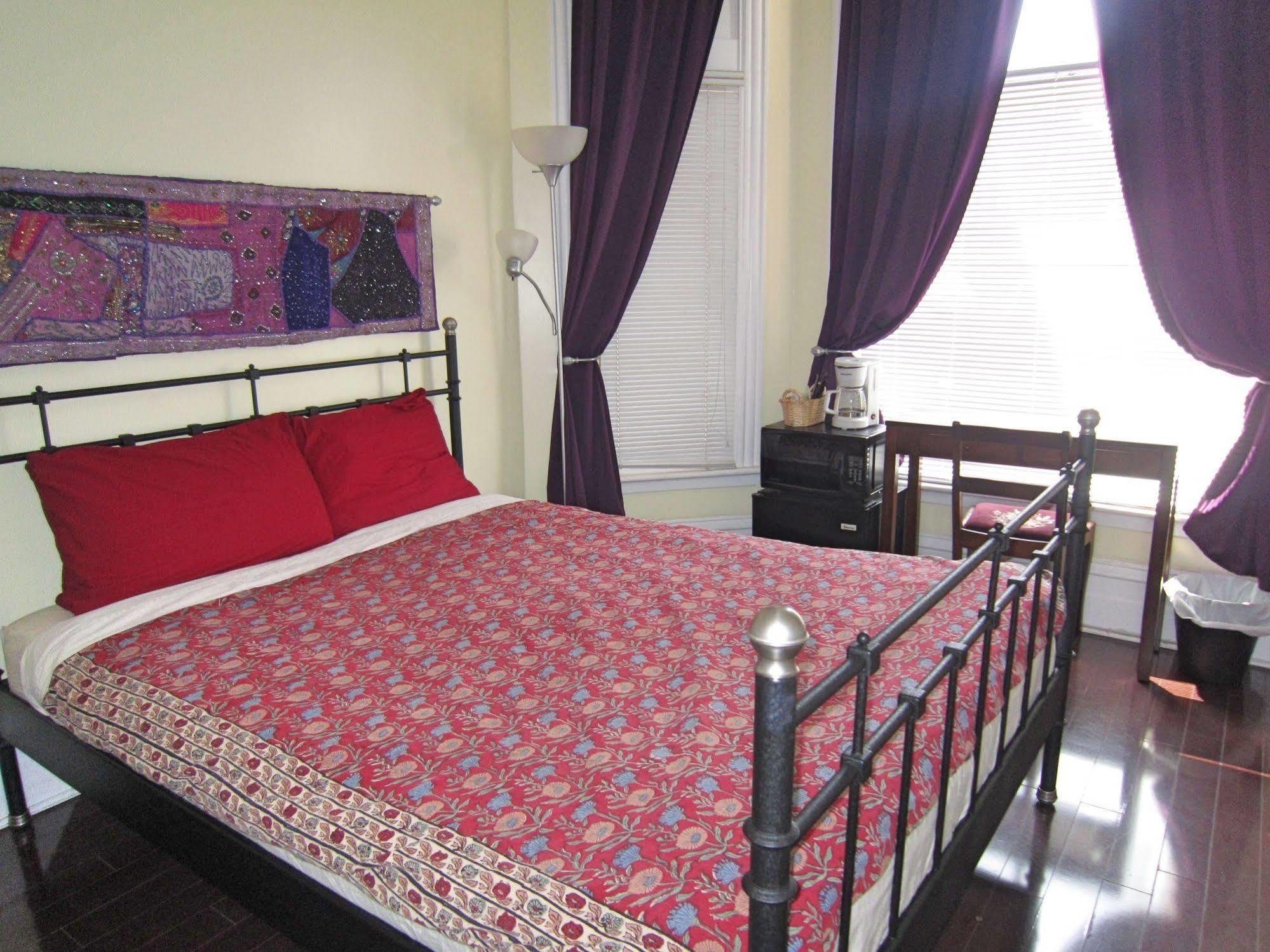 Spadina 11 Guesthouse تورونتو المظهر الخارجي الصورة