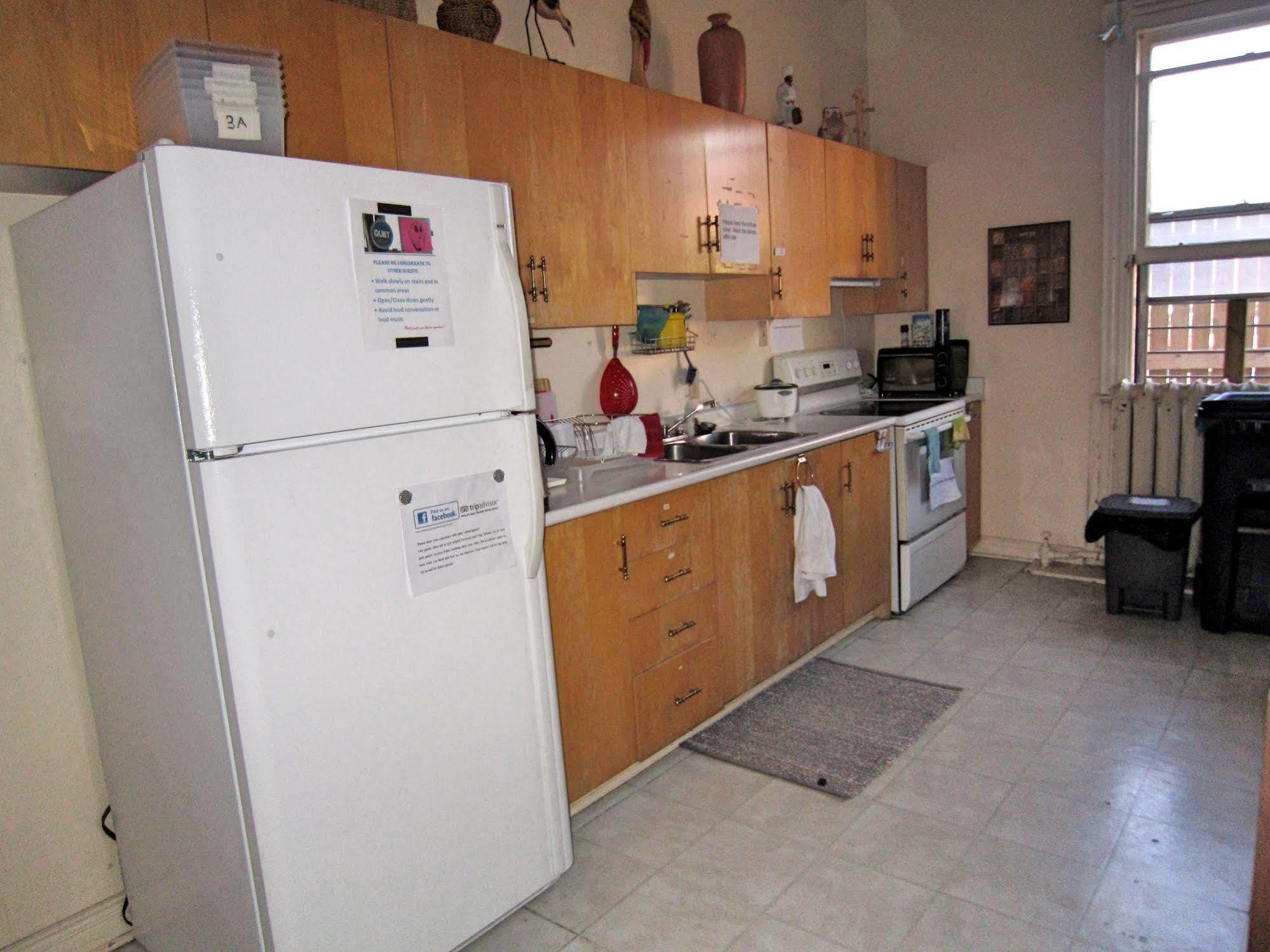 Spadina 11 Guesthouse تورونتو المظهر الخارجي الصورة