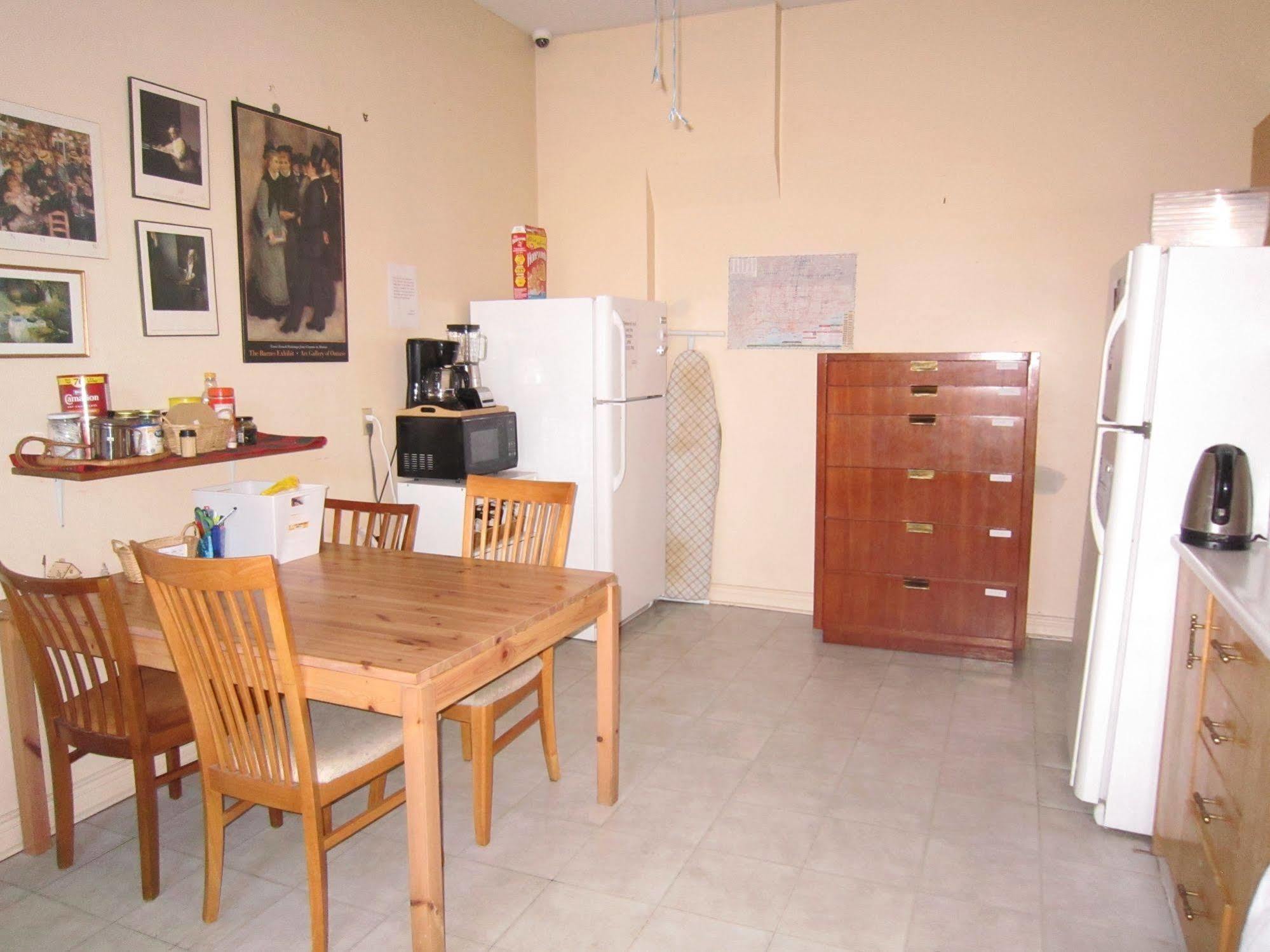 Spadina 11 Guesthouse تورونتو المظهر الخارجي الصورة